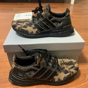 Adidas Ultraboost Women’s 5.0 DNA size 6 1/2